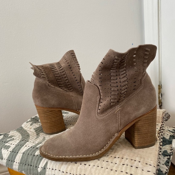 Light Suede Western Booties - Size 7.5 (Relaxed Fit) - Picture 4 of 4